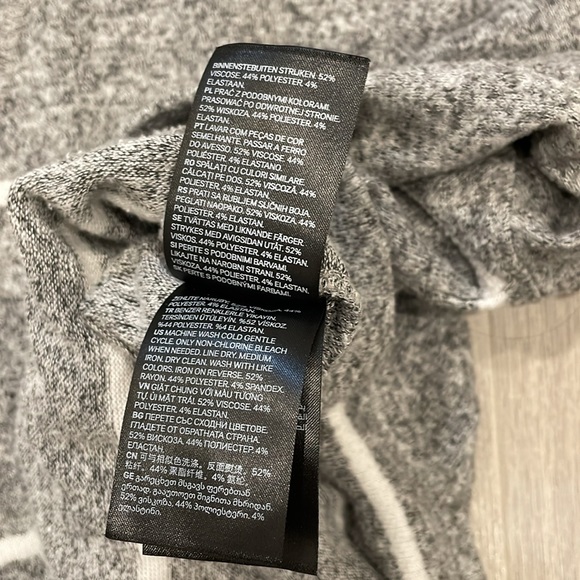 H&M Medium Top - Picture 2 of 2